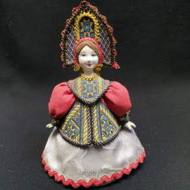 Кукла на картонном конусе в русском народном костюме